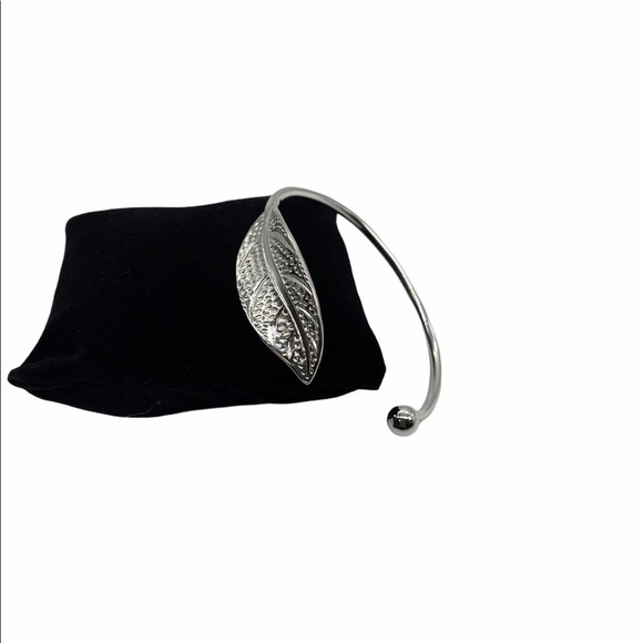 Elegant Women’s Leaves Silver Open Cuff Bracelet Bangle for Women - Picture 3 of 4